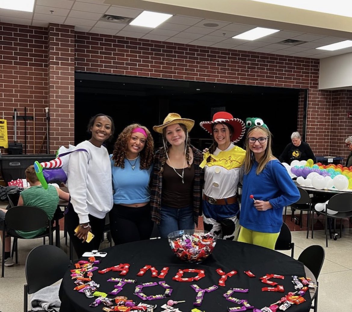 National Honor Society for Dance Arts students had a blast handing out candy at Trunk or Treat last night!! #WeAreAvon #WeAreOne <a href="/AHS_Orioles/">AHS Orioles</a> <a href="/OrioleTweets/">Avon Community School Corporation</a>