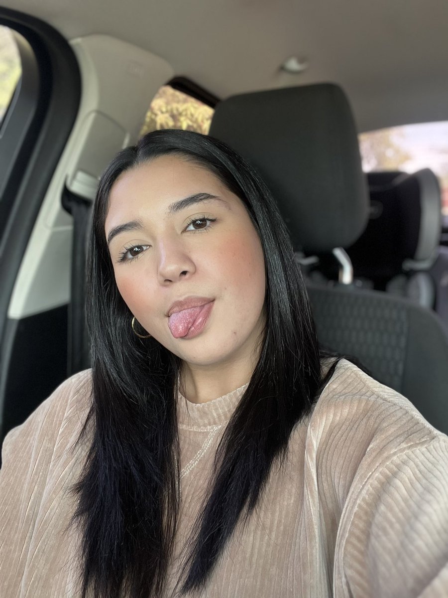TellezCallie's tweet image. No more teen years 🤣🎉 #20yrs