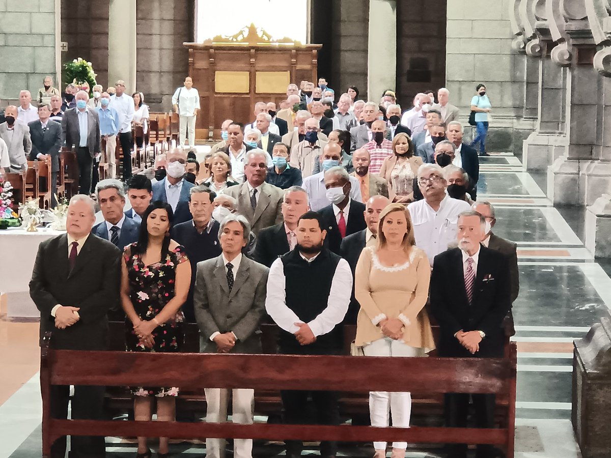 eurolobo's tweet image. #Oct27 Con un profundo sentimiento democrático, los diversos factores políticos en Mérida, se han reunido para conmemorar el Centenario del natalicio del Ex Presidente Carlos Andrés Pérez, iniciando con la Eucaristía en la Catedral local