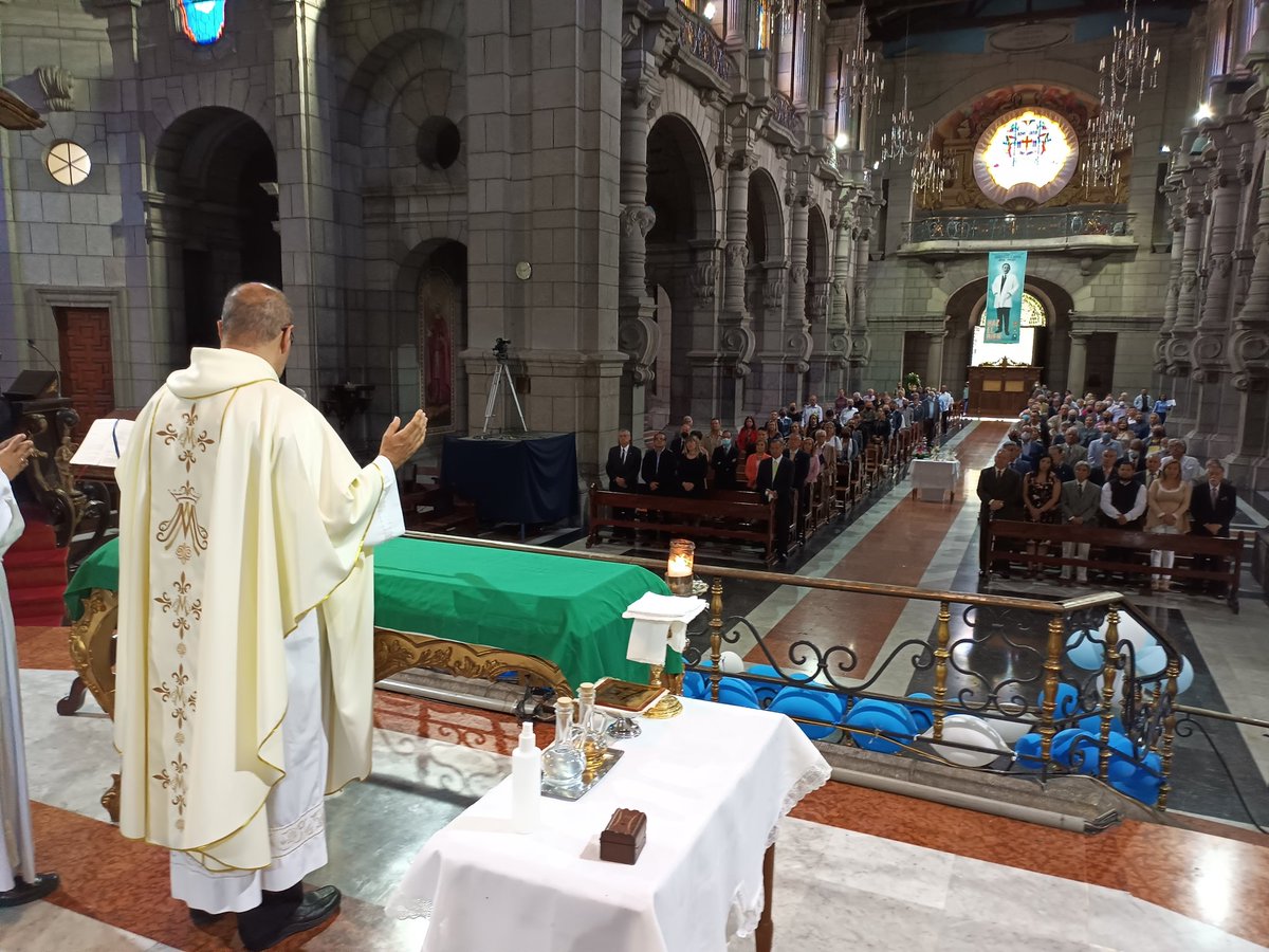 eurolobo's tweet image. #Oct27 Con un profundo sentimiento democrático, los diversos factores políticos en Mérida, se han reunido para conmemorar el Centenario del natalicio del Ex Presidente Carlos Andrés Pérez, iniciando con la Eucaristía en la Catedral local