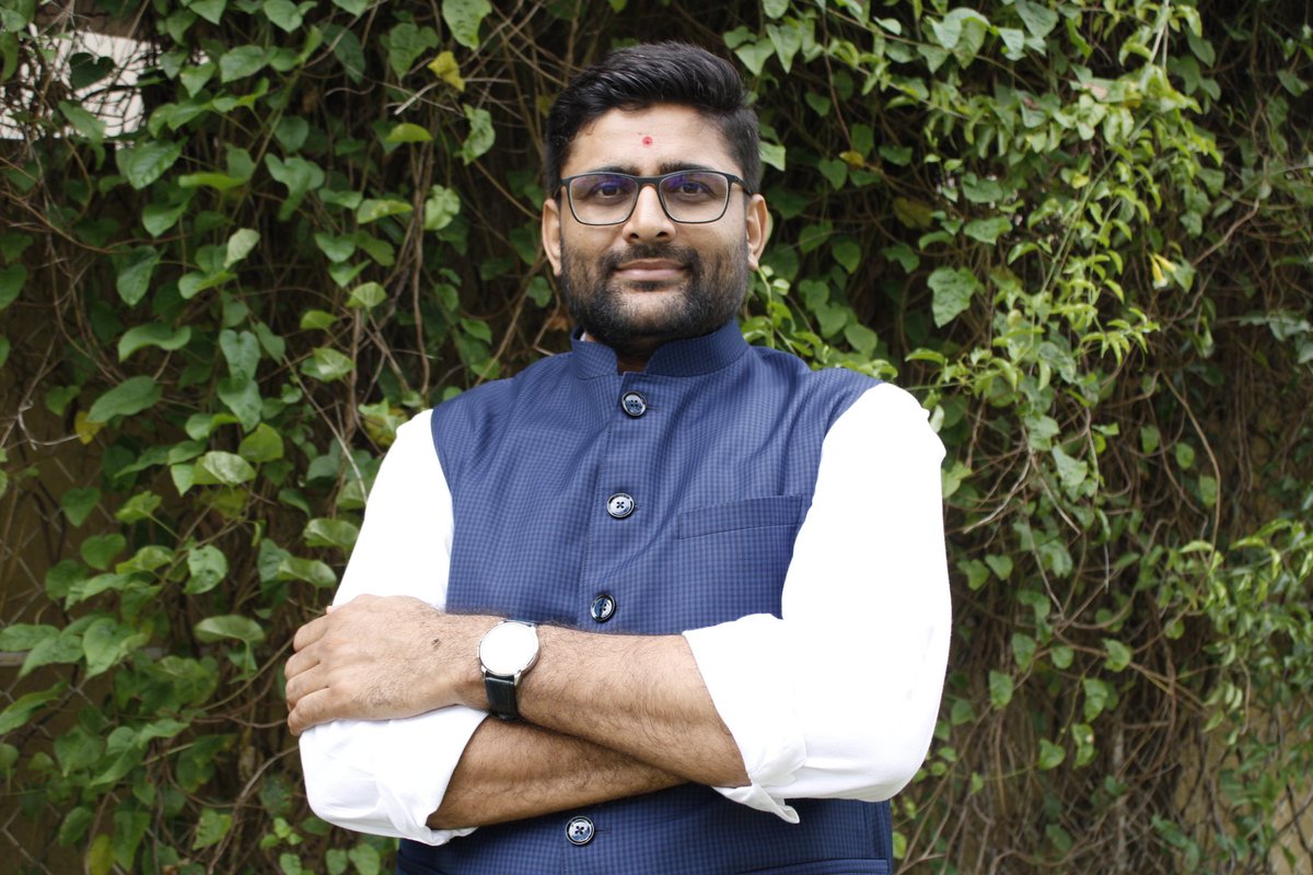 રાજકીય કિન્નાખોરી બંધ કરો.

દલાલો <a href="/Gopal_Italia/">Gopal Italia</a> થી તમને એટલી બધી બીક લાગે છે કે દર વખતે તમારે કાયદાનો ખોટો ઉપયોગ કરી અને ધરપકડ કરાવવી પડે....!!!
અત્યારે ઉમરાળા પોલીસ સ્ટેશનમાં કરેલી ધરપકડ <a href="/BJP4Gujarat/">BJP Gujarat</a> તમારી હારનું કારણ બનશે
 #i_support_gopalitaliya