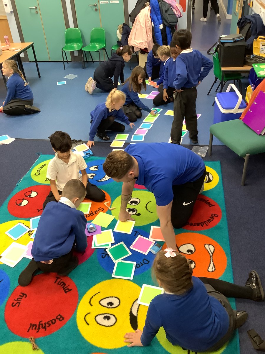 forthview_ps's tweet photo. P3c had a great time today playing with robots. Thank you @spartans_youth for the fabulous input! https://t.co/gakK36jn5j