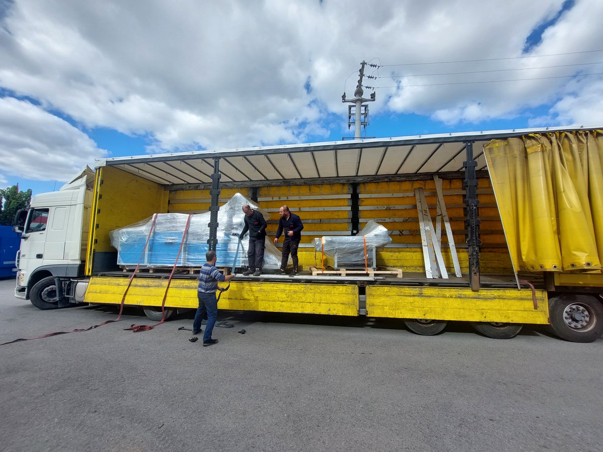 Makinelerimizin Romanya’ya sevkiyatı gerçekleşmiştir, müşterimize hayırlı olmasını dileriz.
Our machines have been delivered to our customer in Romania.
#bagmakingmachine #poşetkesim #atletkesim #engineering  #innovation #automation #design #manufacturing