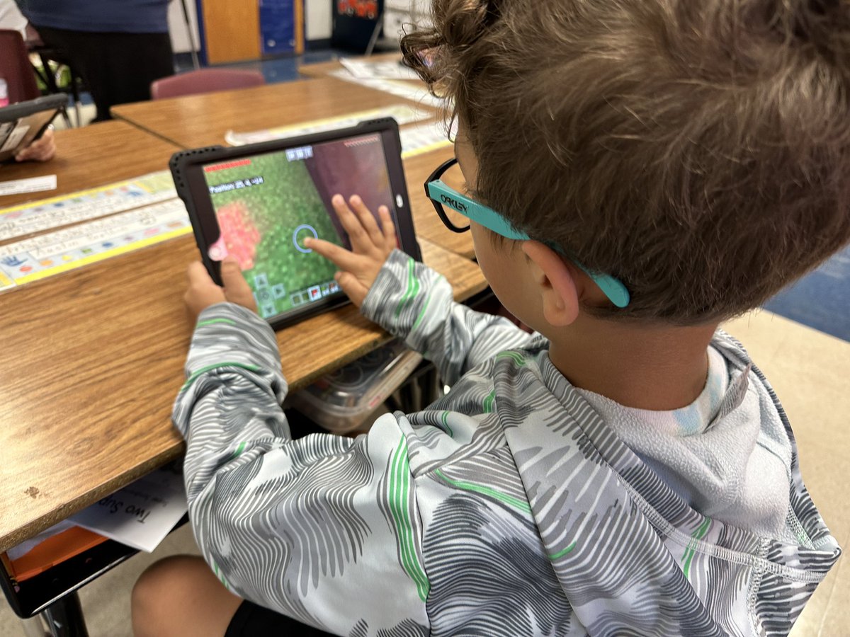 iMarquezEDU's tweet photo. What an amazing group of first graders in Mrs. Blackburnβs class! @Minecraft Education Edition is a perfect motivator. Everyone was being creative and respecting each otherβs builds. ππΌ
#NEISDiTech #NEISDInnovators #EdTech https://t.co/xSt7U2bDOW