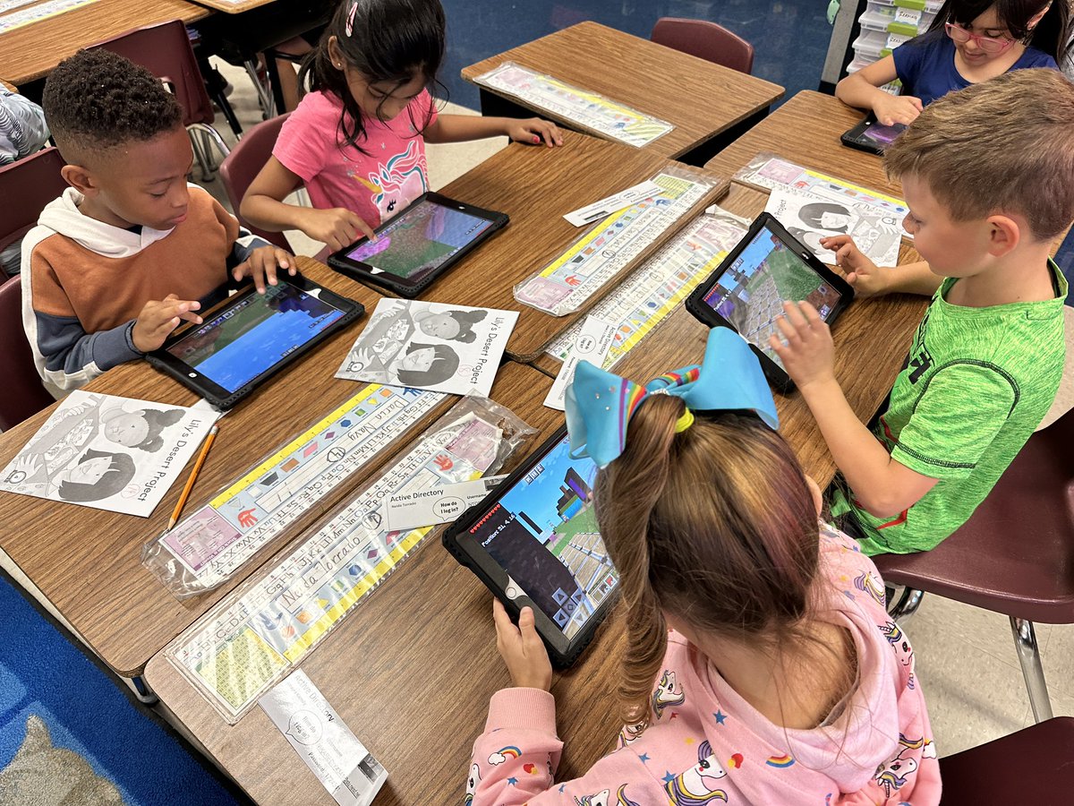 iMarquezEDU's tweet photo. What an amazing group of first graders in Mrs. Blackburnβs class! @Minecraft Education Edition is a perfect motivator. Everyone was being creative and respecting each otherβs builds. ππΌ
#NEISDiTech #NEISDInnovators #EdTech https://t.co/xSt7U2bDOW