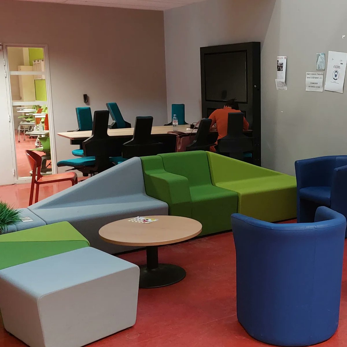 Nuestro profe de francés Daniel Miralles encara la recta final de su #jobshadowing en el <a href="/CdL_Lyon2/">Centre de Langues</a> en el marco de nuestro proyecto #ErasmusPLus 🇪🇺 Bagaje en tu equipaje 🇪🇺.La experiencia está siendo muy enriquecedora y muy pronto tendrá un impacto concreto en el centro <a href="/sepiegob/">SEPIE</a>