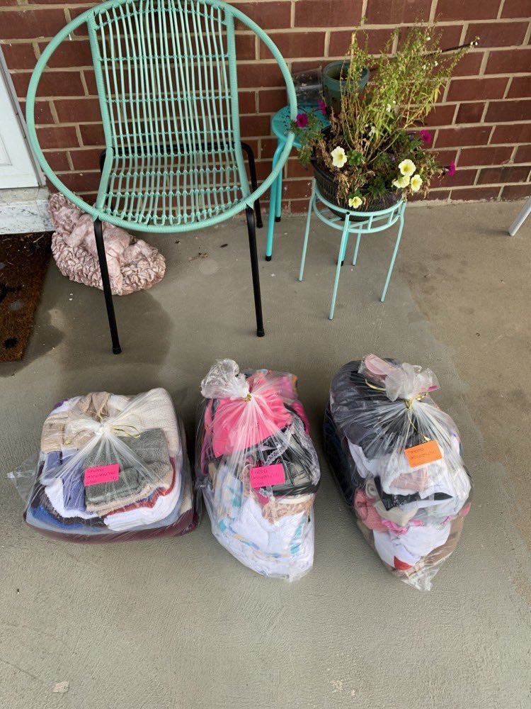 SparkleInMy_I's tweet photo. This is how my laundry came back today. I don’t do laundry anymore because I got a personal launderer.Thank you SudShare! I can’t recommend SudShare enough. Use my link &amp; get $10 off. It's really easy.Give them your laundry and they give you a better life. https://t.co/7zUY5519E6 https://t.co/oZJTswatIK