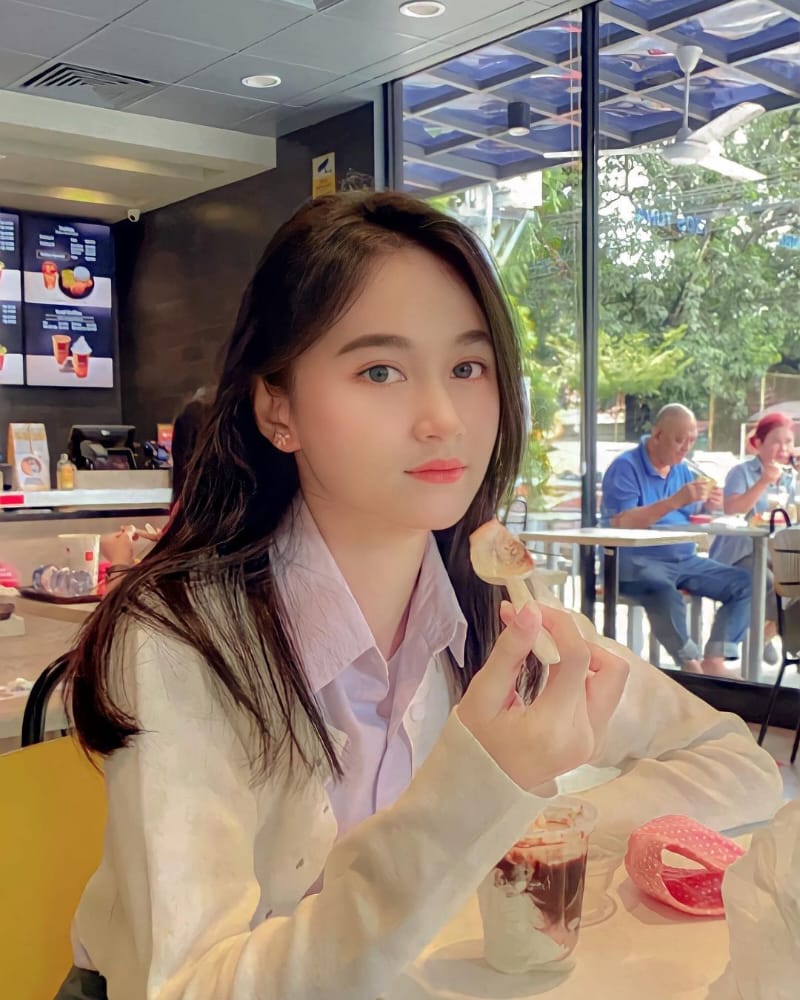 agathadew_'s tweet photo. Sendiri dulu gpp, abaikan yg dibelakang 🥲 https://t.co/xvZONYqB66