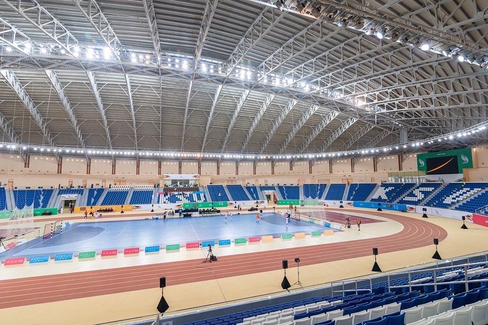 TheSaudiGames's tweet photo. 📸 صالة جامعة الملك سعود أرينا، تحفة رياضية جديدة تحتضن أكبر حدث رياضي وطني 🤩🇸🇦

#بيننا_أبطال | #دورة_الألعاب_السعودية https://t.co/nrUkSkErNT
