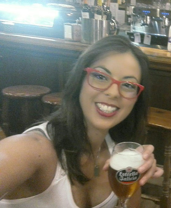 Una cerveza 🍺 yo sola, qui&eacute;n me acompa&ntilde;a!!! 🪩😈🤪😈🪩 https://t.co/AV5WXVI5KP