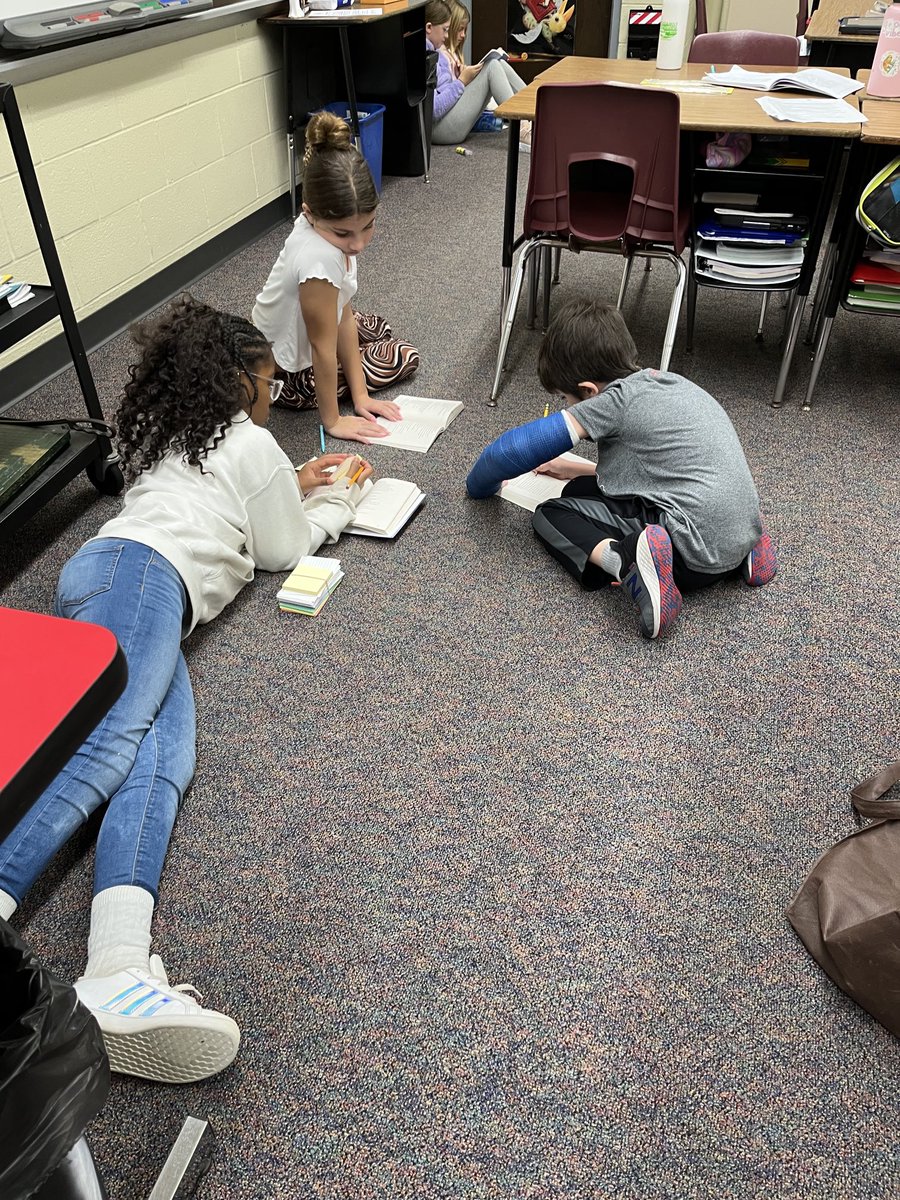 janetausten2's tweet photo. Watching them read a great book with friends at school makes me smile! ⁦@KenstonSchools⁩ ⁦@KenstonKIS⁩ https://t.co/QlGXH8DPfS