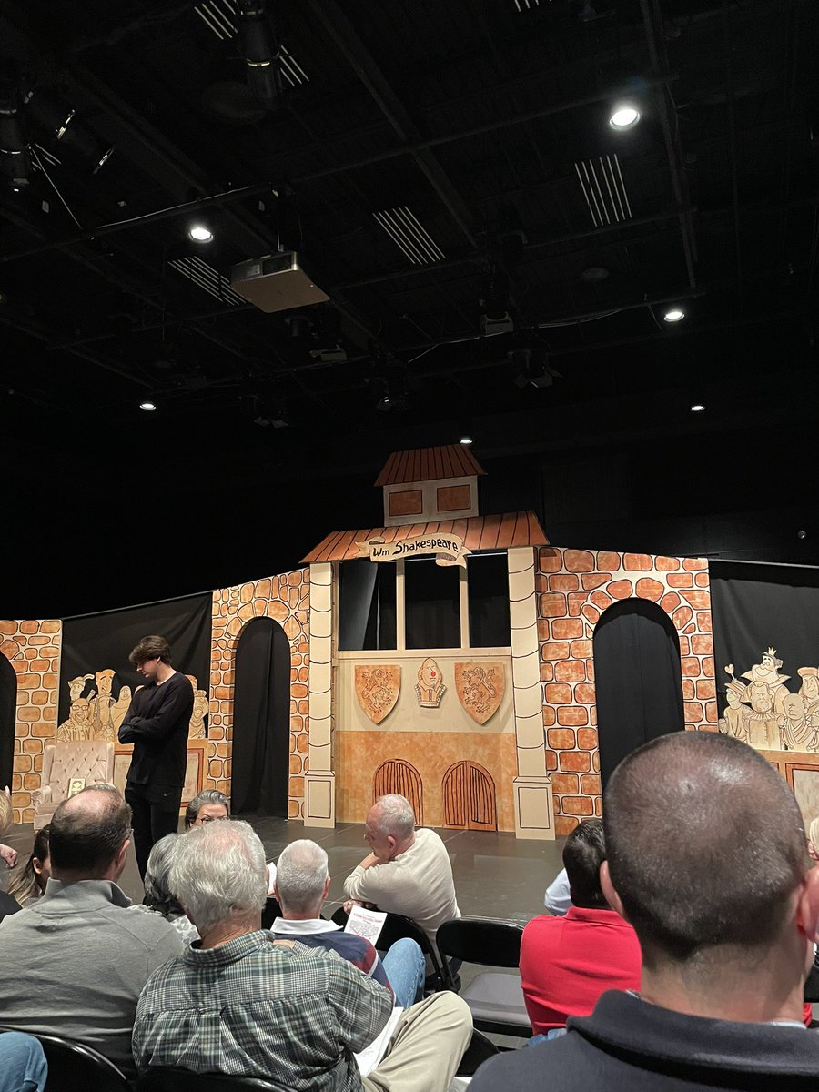 RobynHaugPD's tweet photo. The @LadueSchools fine arts program is stellar. Morning music from the choir and a hilarious play from theatre this week! #LHWHSRocks #fineart #artsprogram #theater https://t.co/wBx5loOtl3
