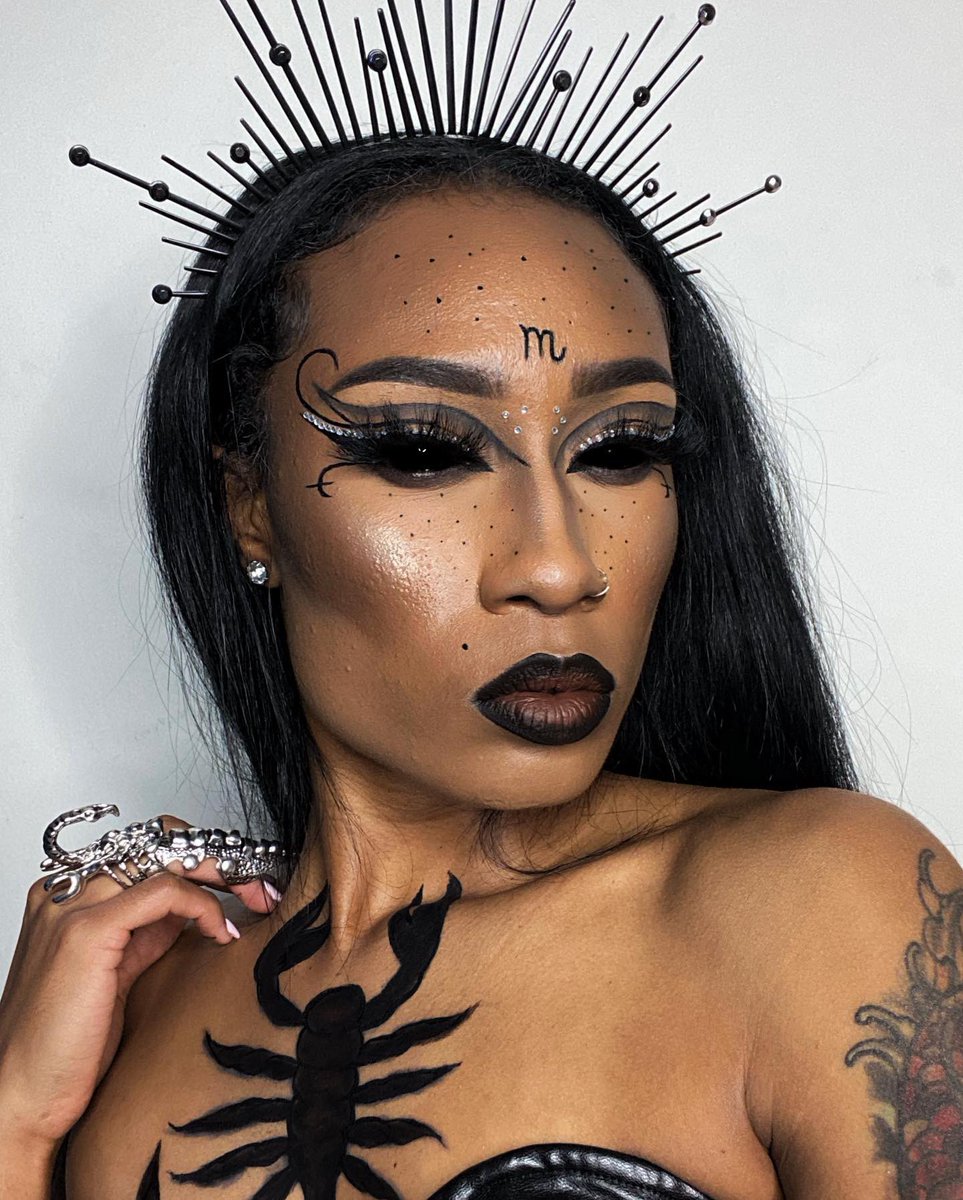 callmeCORI_'s tweet photo. Scorpio season in full effect ♏️🦂🖤 https://t.co/EqRlniV35s
