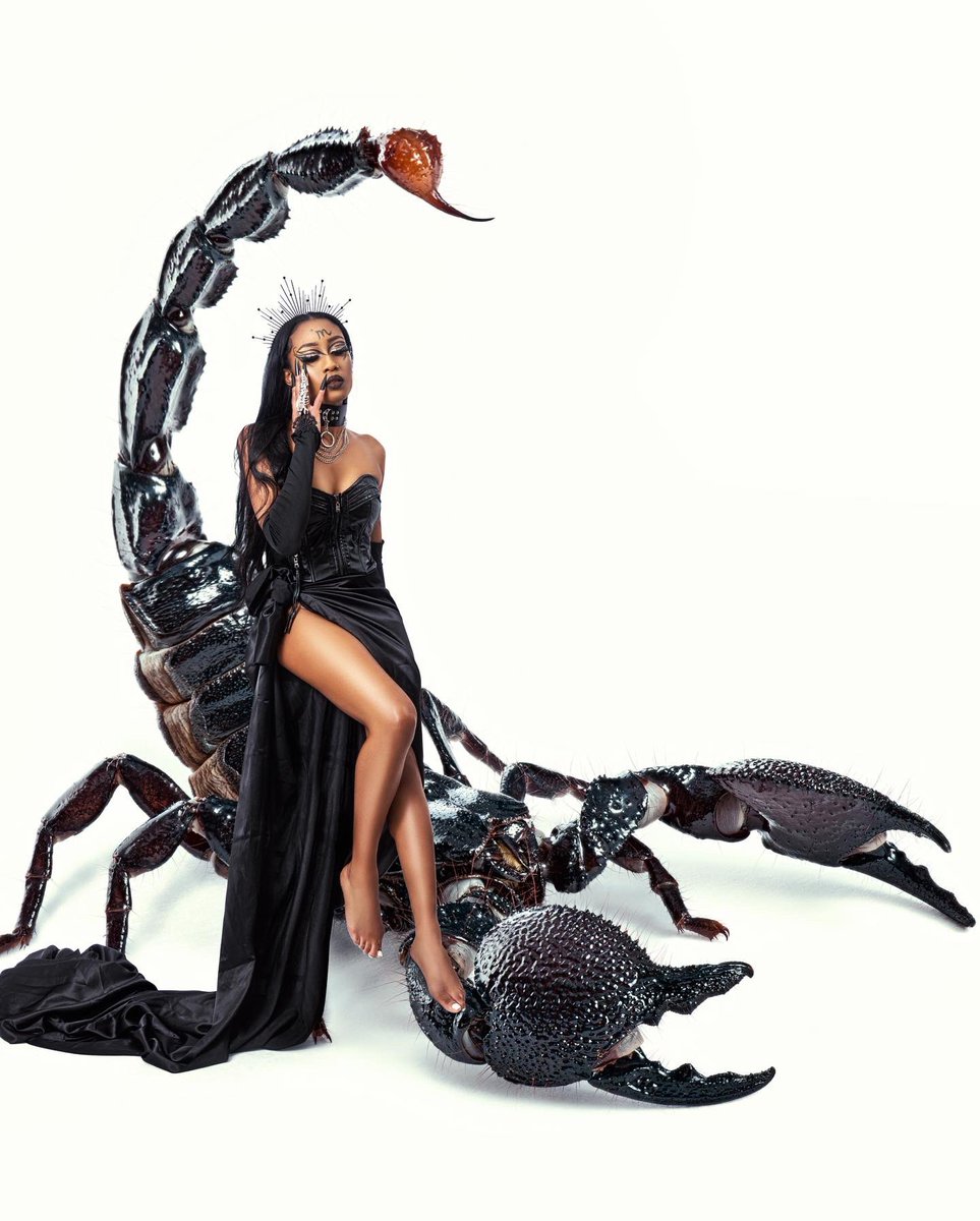 callmeCORI_'s tweet photo. Scorpio season in full effect ♏️🦂🖤 https://t.co/EqRlniV35s