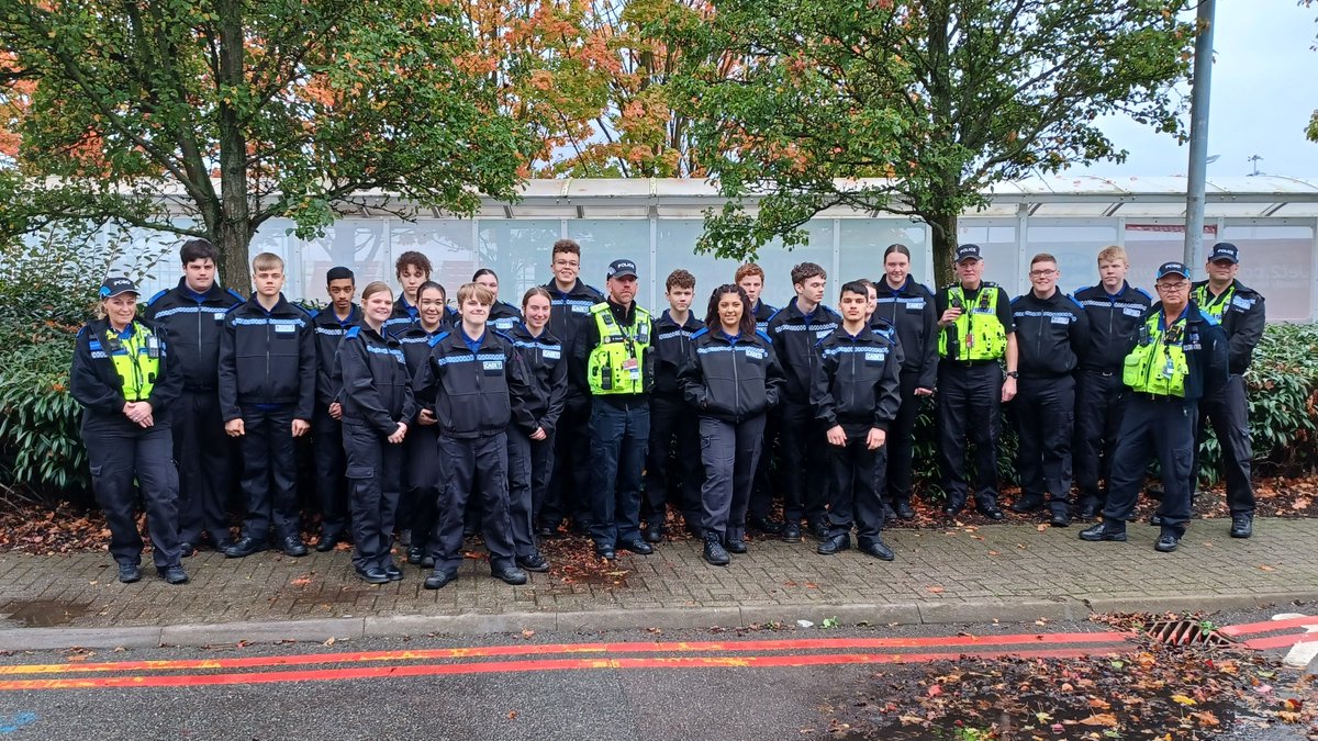 We welcomed @CadetsWMP today for a tour of @bhx_official great to see them, lots of enthusiasm and loads of questions. Good luck for the future and hope to see you in uniform some time soon👍🚔