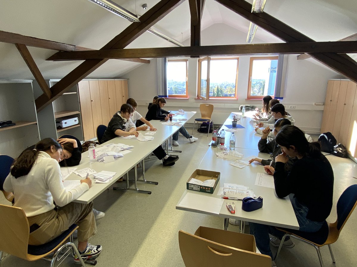 In der Taus wurde heute gewählt. Von Klasse 1 bis Klasse 10 entschieden die Kinder, wer die neuen Schülervertreter und SMV Lehrer*innen werden! #gemeinschaft #gmsindertaus