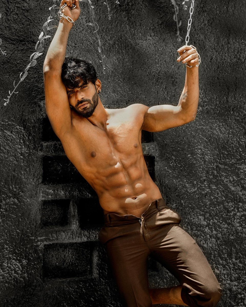OfficialBalaji's tweet photo. Chained https://t.co/5MN6aRoiNu