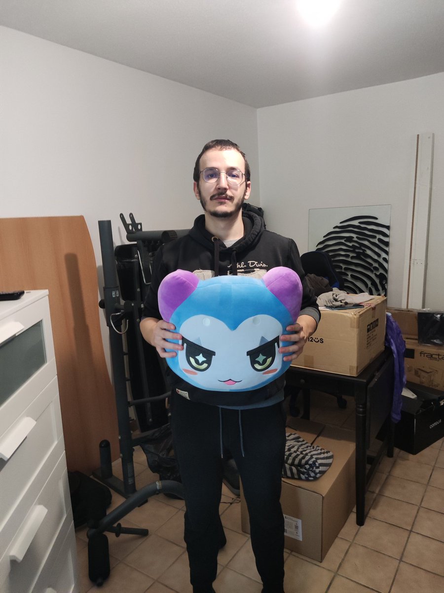 Sophronx tweet media