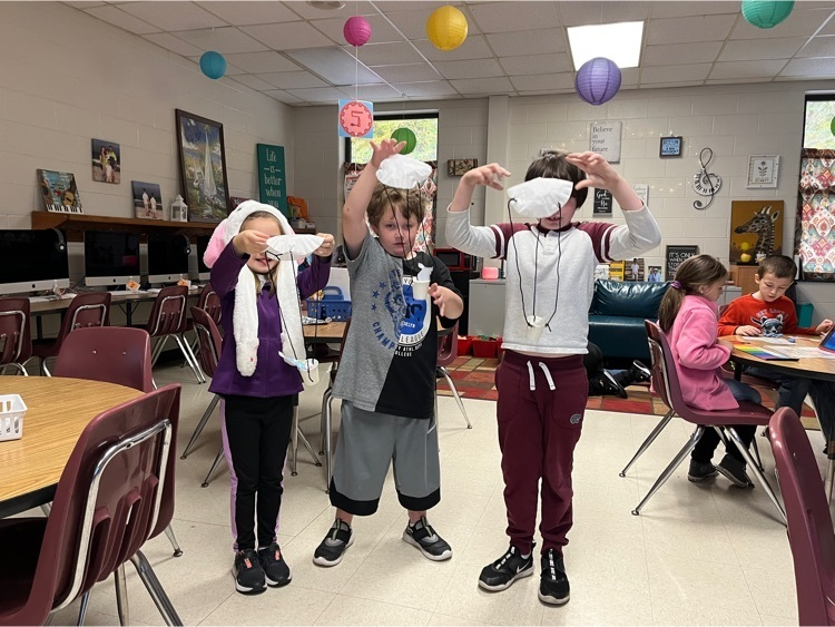 PES_Lighthouse's tweet photo. Porter’s STREAM Lab engineers are rocking the alien parachute challenge! Students investigate the landing to determine the alien’s safety. If improvements need to be made, students troubleshoot the parachutes and landing pods to make them better! #JCSTREAM #Eagle4Life https://t.co/kcvk6UZhkT