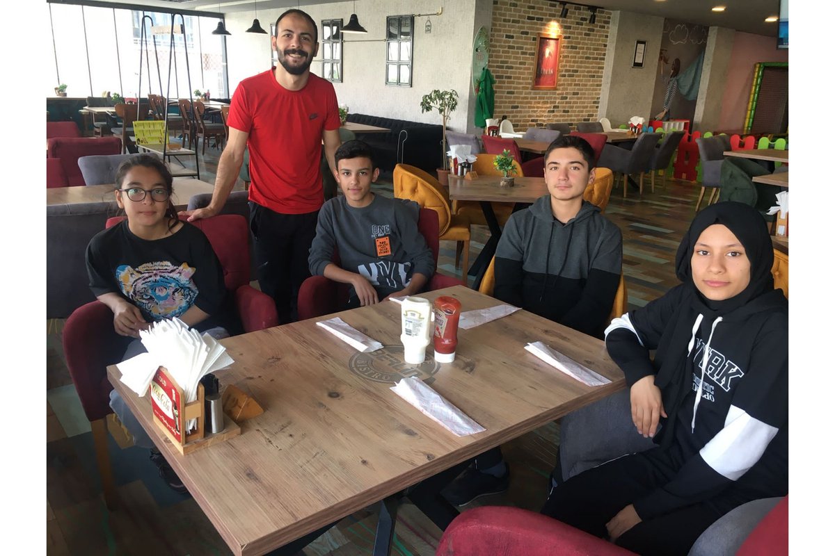 29 Ekim Cumhuriyet  Koşusunda 8/C sınıfından   öğrencimiz Muhammed Alakal Yıldızlar Kategorisinde 2. oldu. 🥈☺️ Yarışmaya katılan ve başarı gösteren öğrencilerimizi tebrik eder, değerli çalışmaları için Beden Eğitimi öğretmenimiz Ahmet Otçu' ya teşekkür ederiz.👏☺️