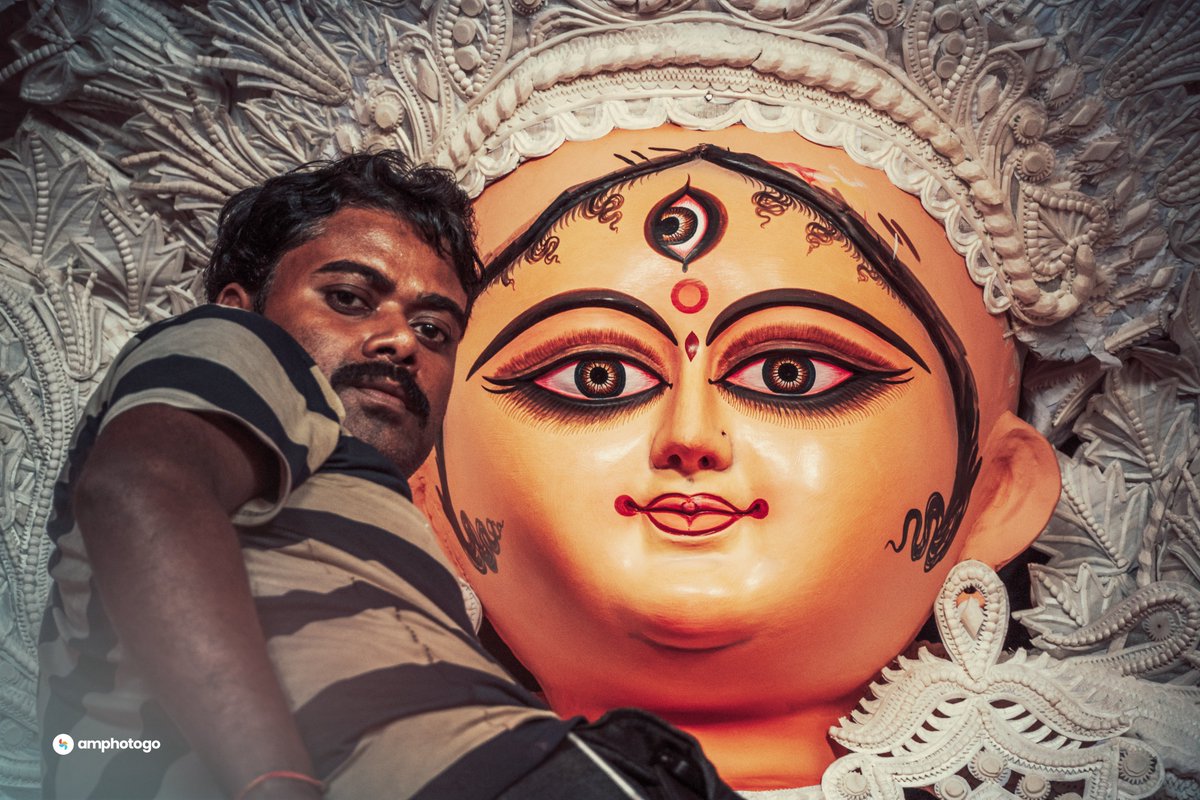 amphotogo's tweet photo. The artist with his art! #Chandannagar is all set for the biggest festival of the year #JagadhatriPuja #festivals #Bengali #festivevibes #amritphotography #amphotogo @amreet_m #goddesses #maadurga #chandannagarjagadhatripuja #westbengal https://t.co/WVhep8lsMW