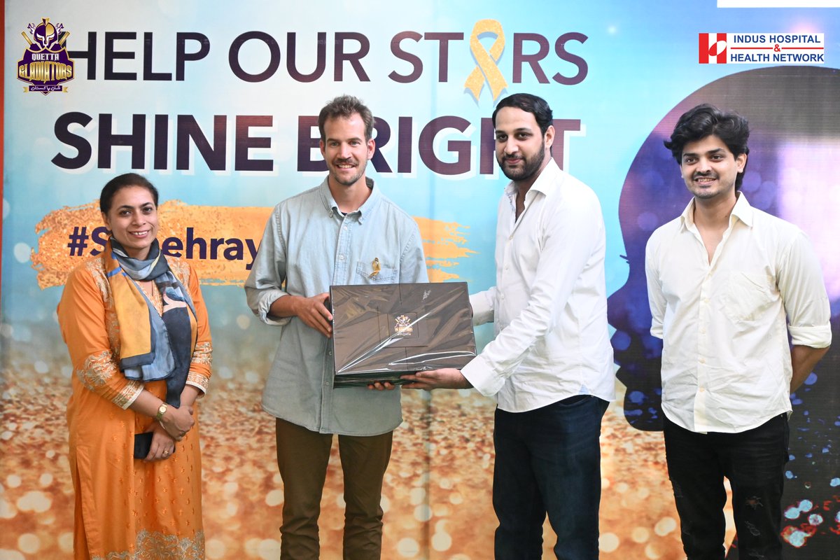 TeamQuetta's tweet photo. The #PolishRunner #SzymonMakuch was presented and honoured with the Gladiators souvenir by owner QG Mr. Hasan Omar on behalf of Nadeem Omar for his tremendous service of dedicating an extreme run of approx. 1000kms to raise funds for the treatment of #childhoodcancer patients. https://t.co/qsuWI6sYzv