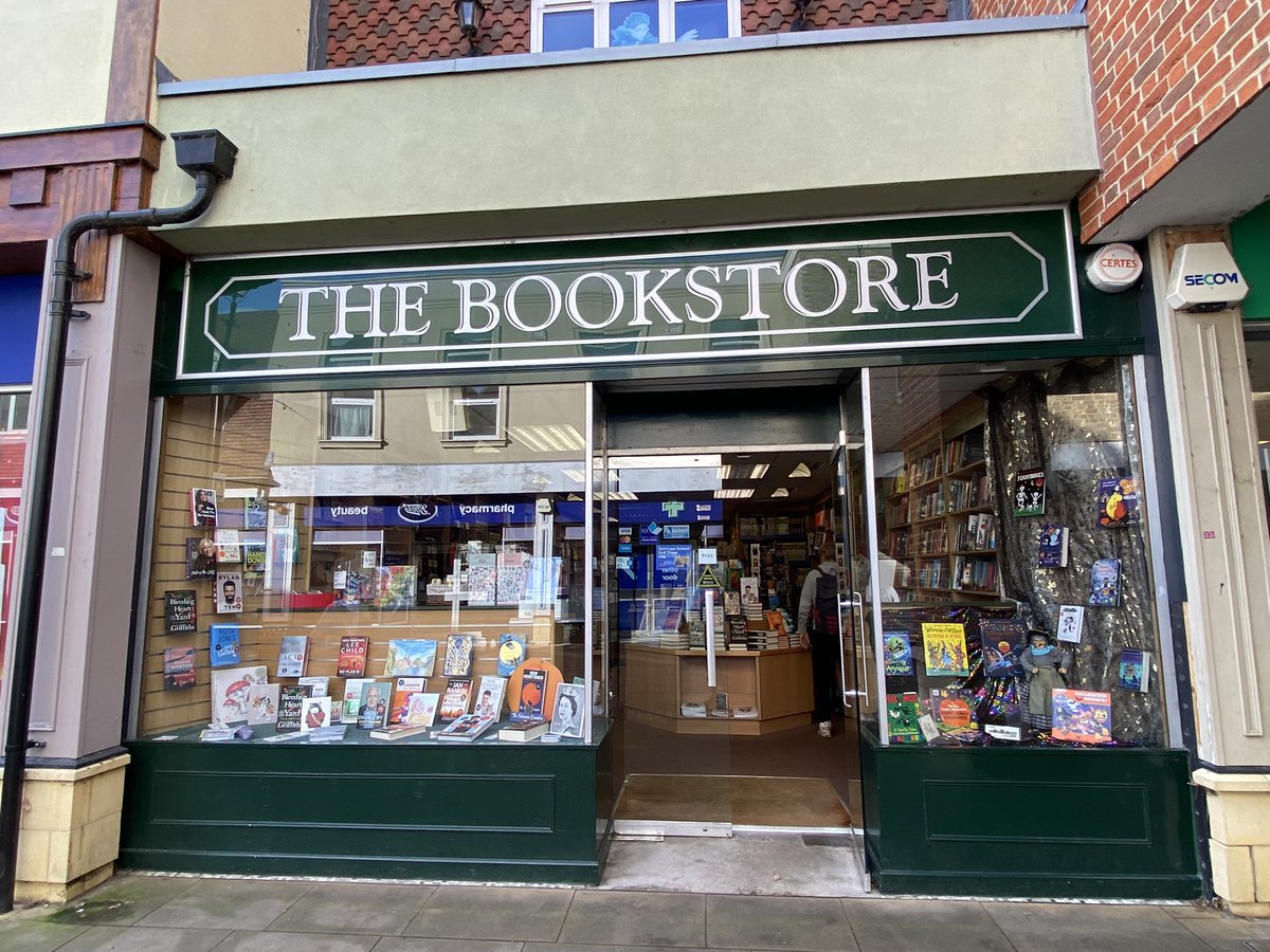 SRALibrary_'s tweet photo. So…I may have discovered yet another book shop to explore - in Abingdon, Oxfordshire. #newbooks #abingdon #thebookstore it was glorious! Purchase will be shared soon 😁 #happy #keepreading #readingforpleasure https://t.co/I4gK3Lv2GN