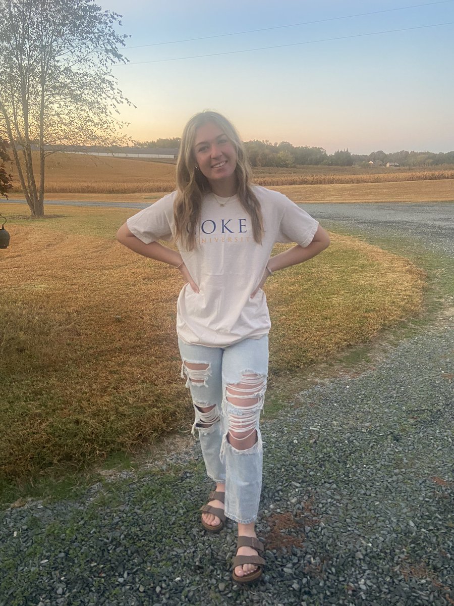 DakotaSlack8's tweet photo. I can’t wait to be a Cobra!! 🐍💛💙@EliteLovin @cokersball @Softball_CoachB @SBCoachJones @CarEliteNCorg https://t.co/8SsafRc3WC