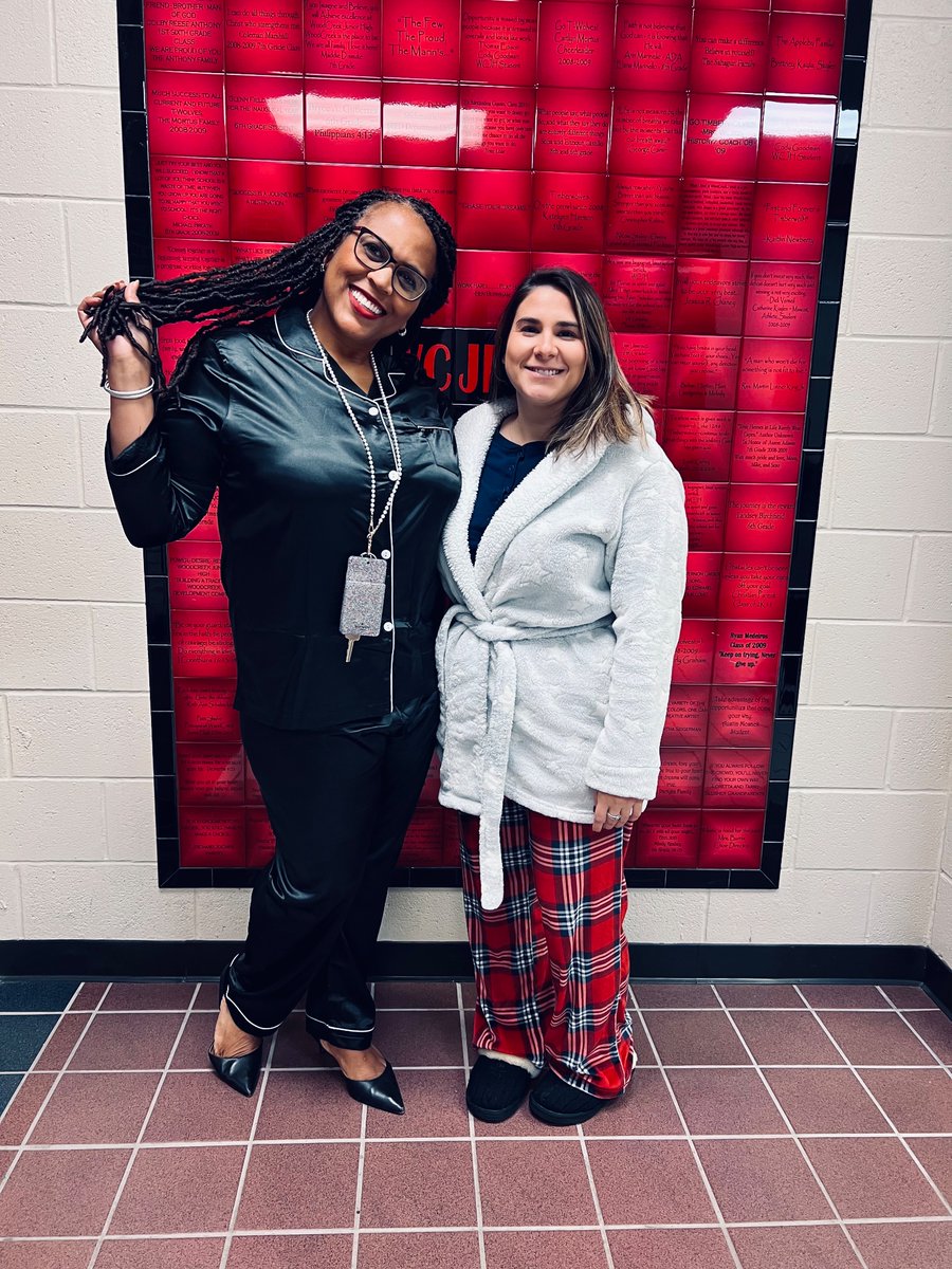 MMcrthy_'s tweet photo. There are 2 types of people on PJ day @MrsBeekTweets https://t.co/S87qelf4W7