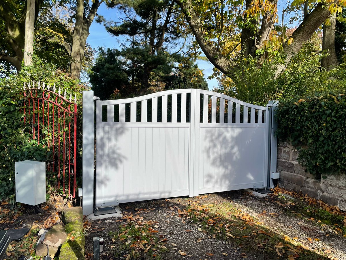 INSTALLS OF THE MONTH - Please take a look at some of our wonderful installs completed by our team. We are incredibly lucky to have such a skilled and hard-working staff during this very busy period in the run-up to Christmas. More to come! #installs #drivewaygates #busy