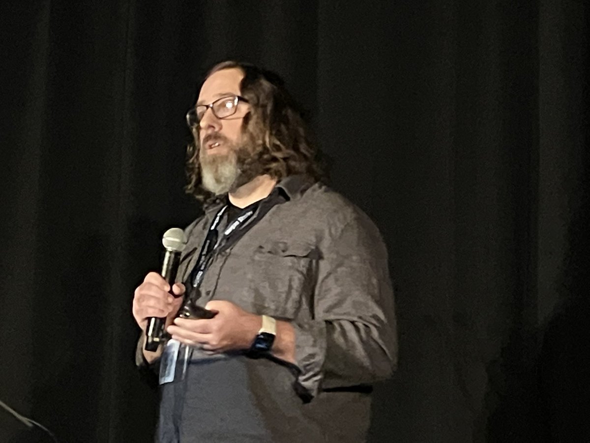 First speaker of the day is Chuck Mountz Jr, talking with us about building personal resilience.

#DevOpsDaysMTL