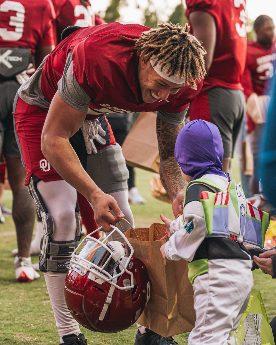OU_Football's tweet photo. You're never too old to trick-or-treat 🎃👻🍬

#OUDNA https://t.co/yfOjR7mHRe