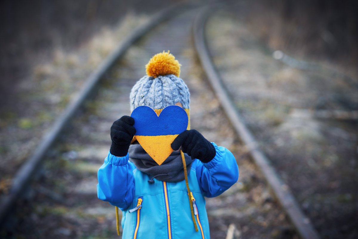 Since the war in #Ukraine began, Eurochild has worked w/members, experts, governments & EU institutions to defend the right of every child to a safe, happy & healthy childhood, regardless of their country of birth. Learn more about our work👉bit.ly/3U3n1Bu #ChildRights