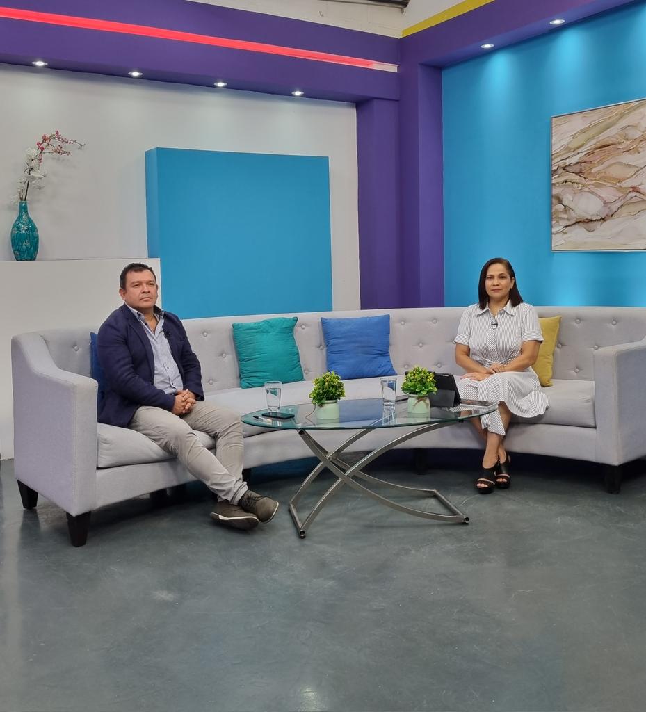 VTVSomosTodos's tweet photo. 📌Estamos en Diálogo de Impacto con @enma_calderon_ nos acompaña Andrés Celis / Representante de @ACNURhonduras
🔴 Tema: Las causas desplazamiento forzado interno en Honduras
📺 Sintonicenos 📺
.
.
.
.
.
.
#dialogodeimpacto #Honduras #news #noticias #vtvsomostodos #periodismo https://t.co/HPb2fK1ldb
