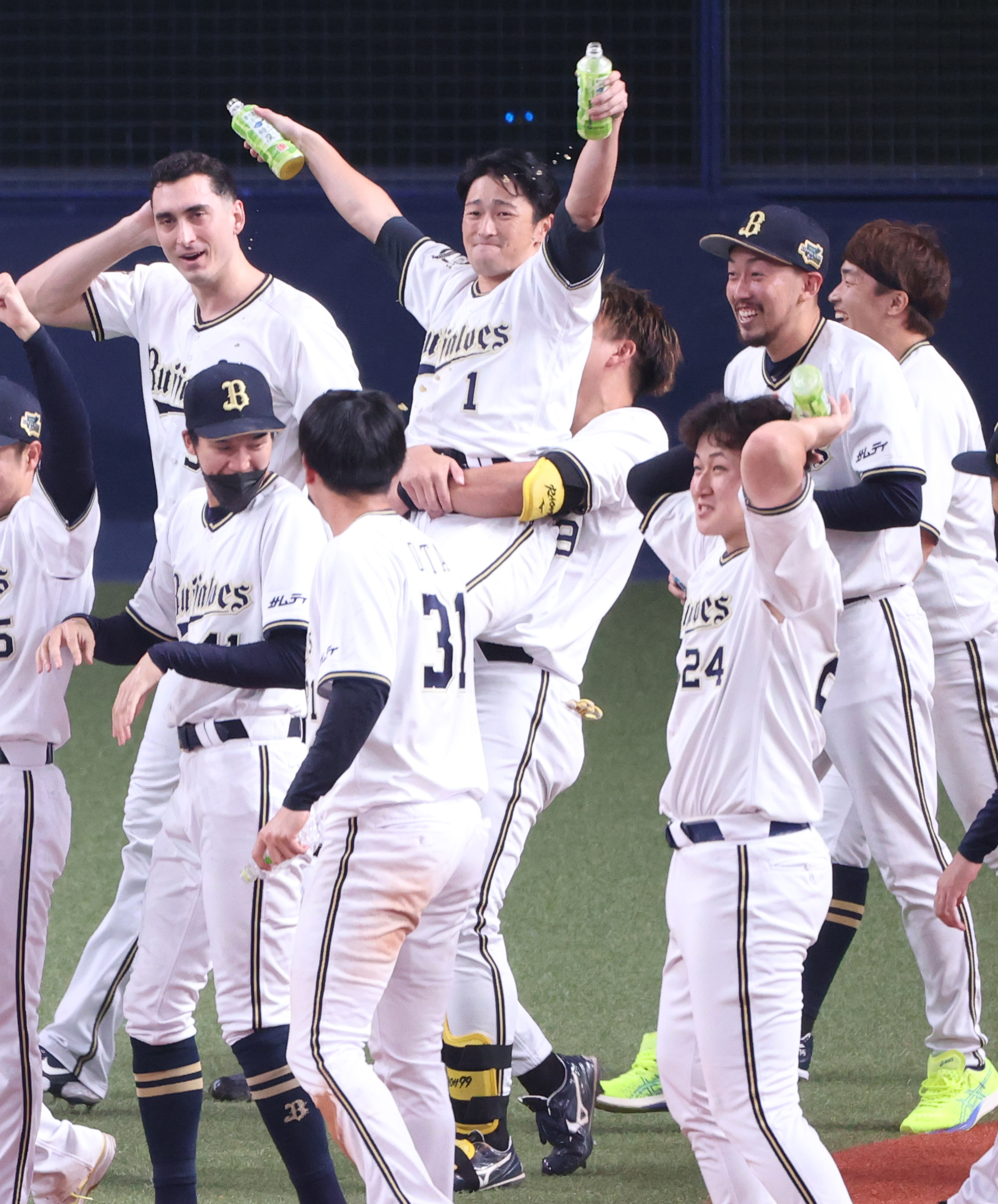 オリックス・バファローズ公式 | #杉本裕太郎 #福田周平 #ラオ福