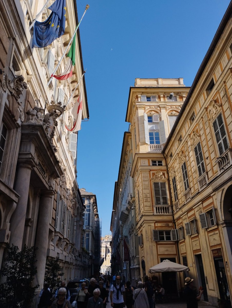 MiChiamanoGiovanni on Twitter "Genova, fine ottobre."