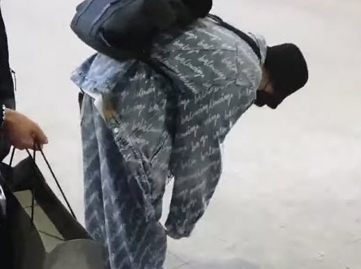  nuyi on Twitter: "RT @illicitvk: jungkook bowing"