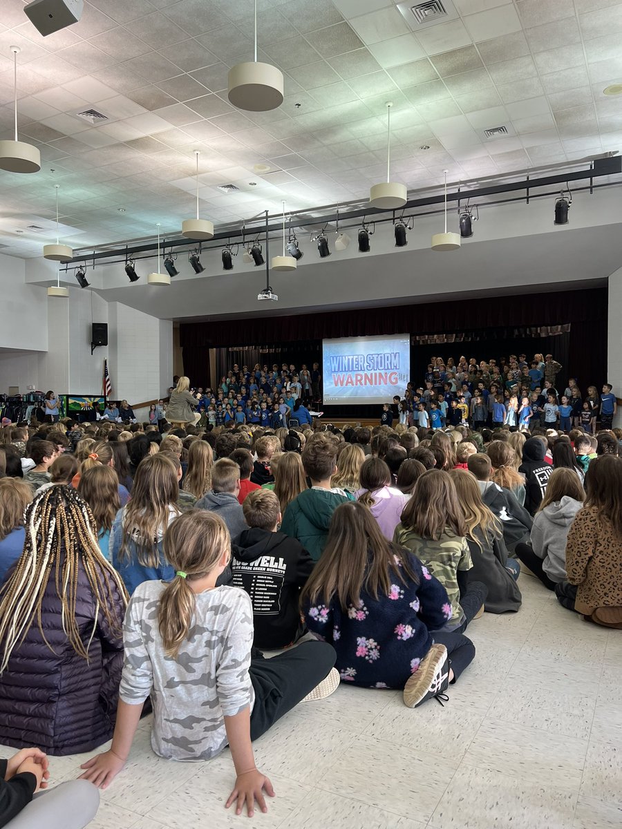 mssullinsclass1's tweet photo. @SweetAppleES First Graders did a great job with their musical this morning! https://t.co/tdK9MnyyzE