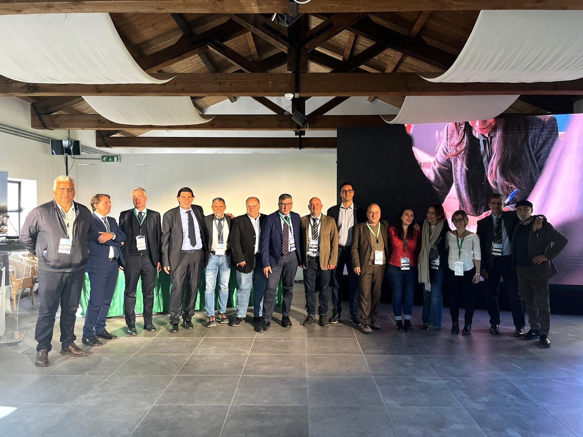 Cia_Agricoltura's tweet photo. Arriva “Il #pastore 4.0”, dalla #Calabria il progetto #giovani per il rilancio delle aree montane 🐑🏔📲
Presentato alla XII Convention Europea della Montagna di @Euromontana e #Cia, con il presidente @INPS_it Pasquale Tridico❗️
👉 https://t.co/U5OQ6rQi4g https://t.co/HKfle2po9j