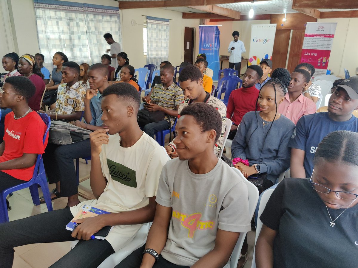TheOyinbooke's tweet photo. They are ready and willing to learn.
Community events like this will help shape their career and help them maximise their potentials
#mlsaeksu https://t.co/LLzSF28IHe