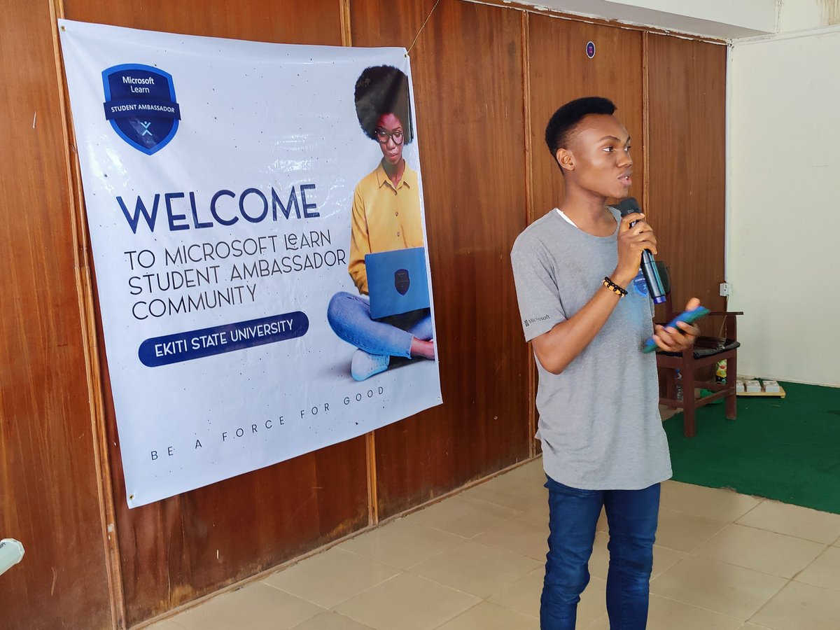 TheOyinbooke's tweet photo. @favour_adeshina exposed the participants to the 7 P's of communities and @eruditeg1 introduced them to what Power Platform is.
It was a highly engaging session.
#MLSAeksu https://t.co/LHmpbLe5yl