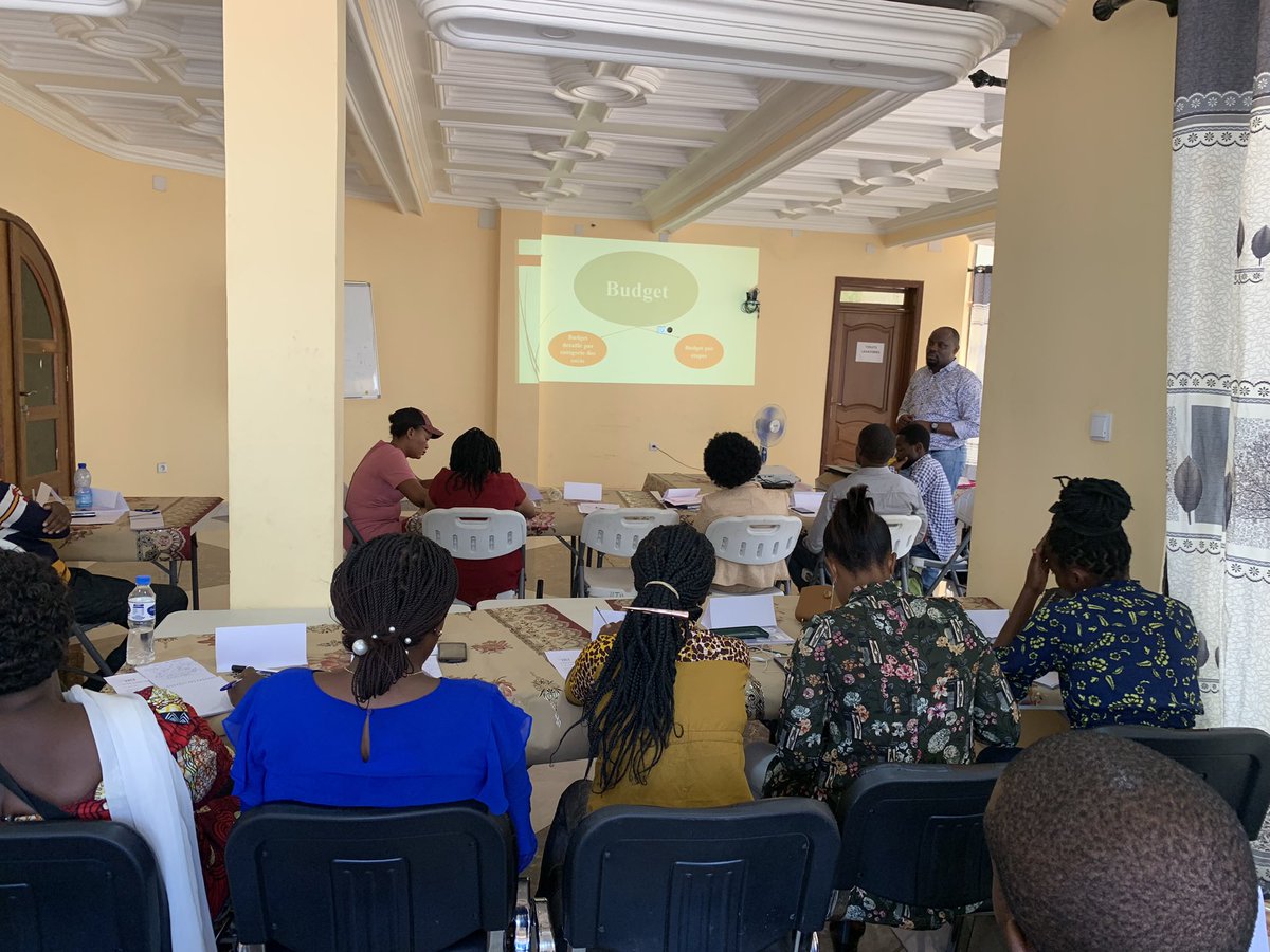 m_mubembe's tweet photo. Kalemie,24-27 octobre 2022: sessions de renforcement des capacités avec les leaders de la société civile du Tanganyika sur la communication stratégique et le finance management.@IRIglobal,@USEmbKinshasa,@RefemetT https://t.co/IGU2PhfjuF