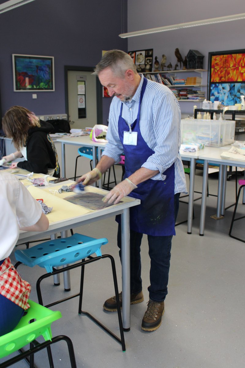 AGSART1's tweet photo. Robert Peters visited us today for a printmaking workshop. Such fantastic results from our students. #drypoint #etching @assumptionlive https://t.co/fx5Q9Ask7Z