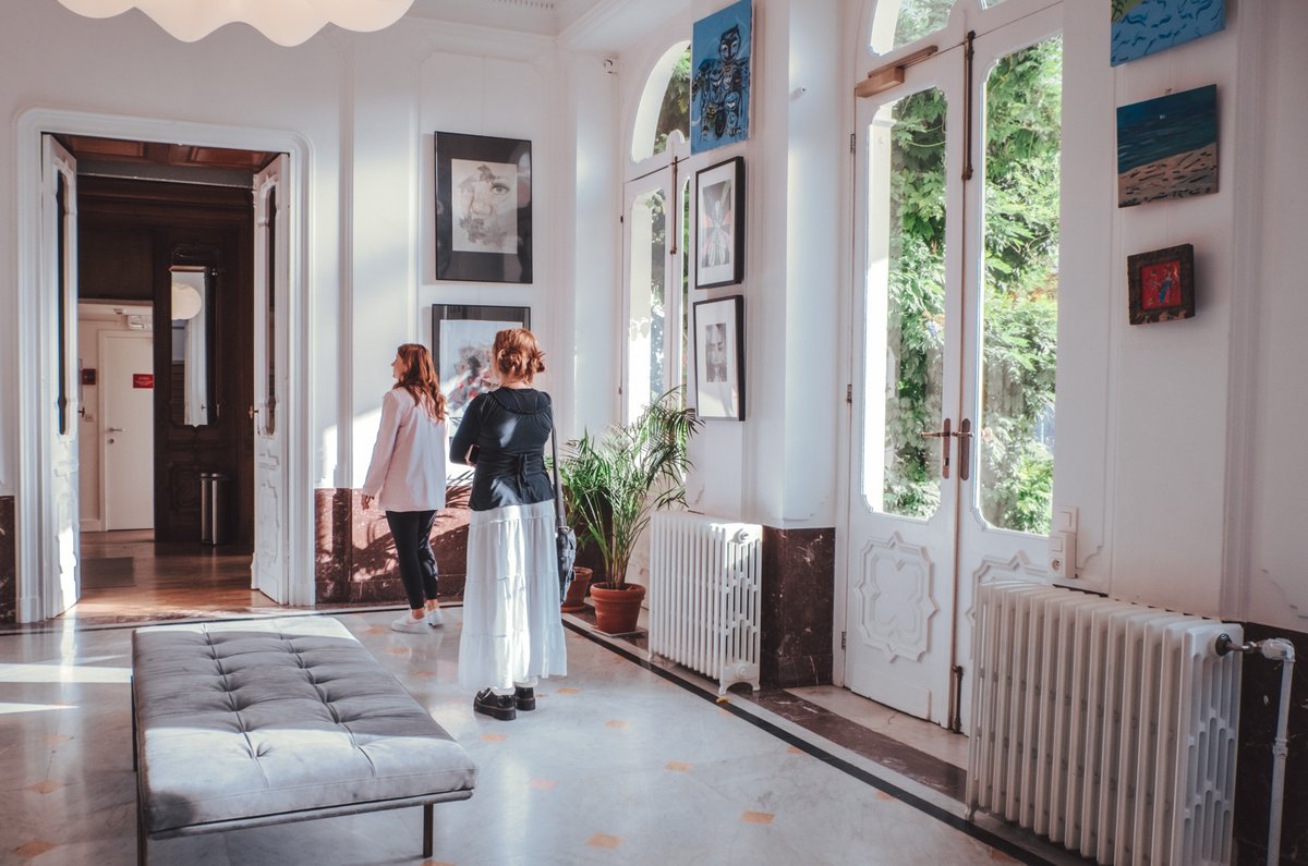 Since last Thursday, the beauty of the Château Marble Gallery has been elevated thanks to the 2022 Fall Exhibition "Look at Us!". Our MS curators have selected student artworks among the 600 items from the ISB art collection #mslearns #VisualArts #artcurators <a href="/ISB_MS/">ISB Middle School</a> #ISBArts