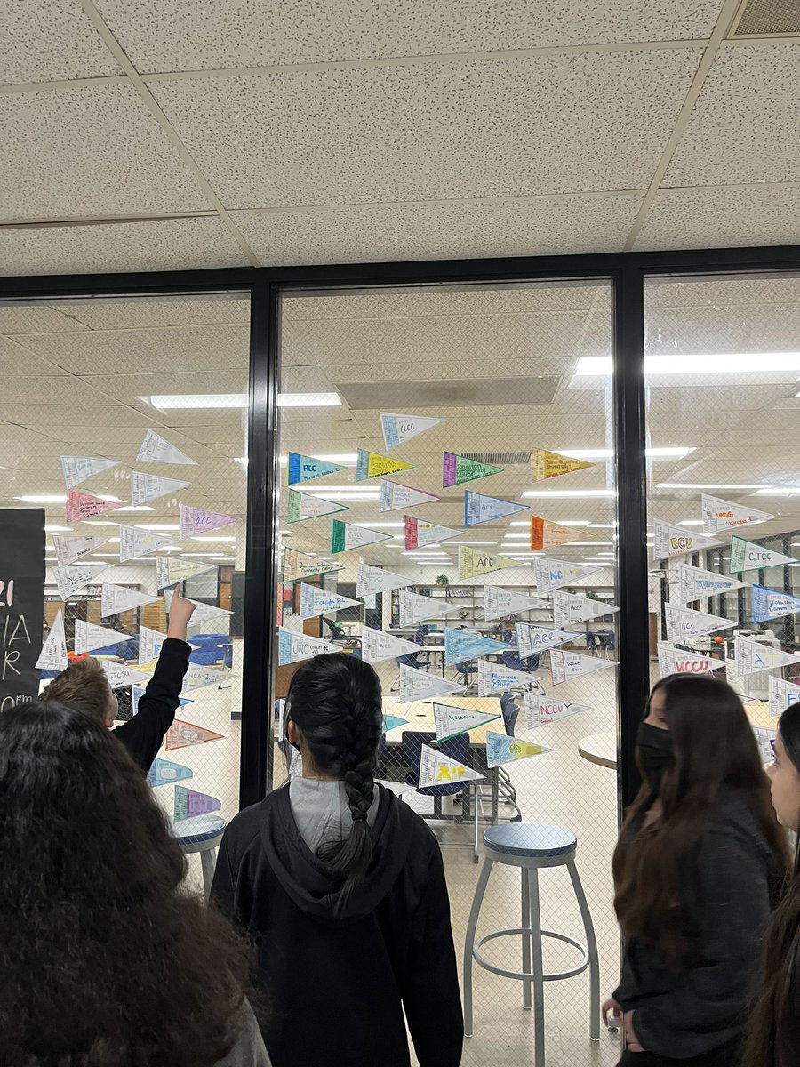 msgthesc's tweet photo. Thanks @CummingsCavs for letting Ms. Goldberg’s 6th grade intervention group come tour your building and learn more about life in high school! We had a blast! https://t.co/dNsMXOzPp7