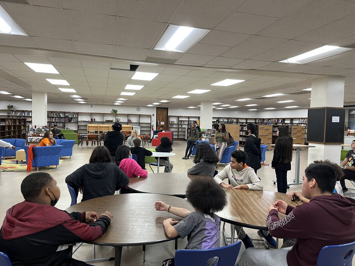 msgthesc's tweet photo. Thanks @CummingsCavs for letting Ms. Goldberg’s 6th grade intervention group come tour your building and learn more about life in high school! We had a blast! https://t.co/dNsMXOzPp7