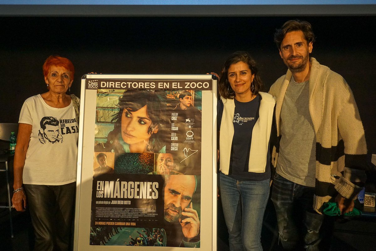 Hermoso coloquio anoche en los <a href="/cineszoco/">Cines Zoco Majadahonda</a>, sala llenísima, sobre la película ‘En los márgenes’ y el derecho a la vivienda con mucha gente luchadora y bonita de las PAH, <a href="/AlertaDesahucio/">Coordinadora de Vivienda de Madrid</a>, como Carmen Arnedo, Asun Carbonell, Angelines Díaz, etc