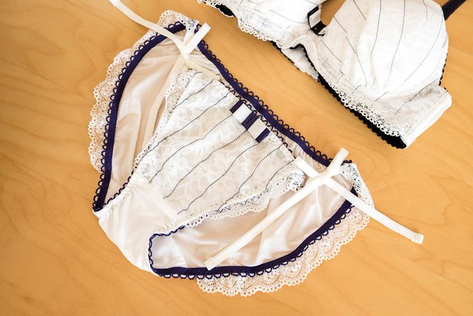 紐パンのリボンが解けるのか検証したときの写真貼っておきますね。 