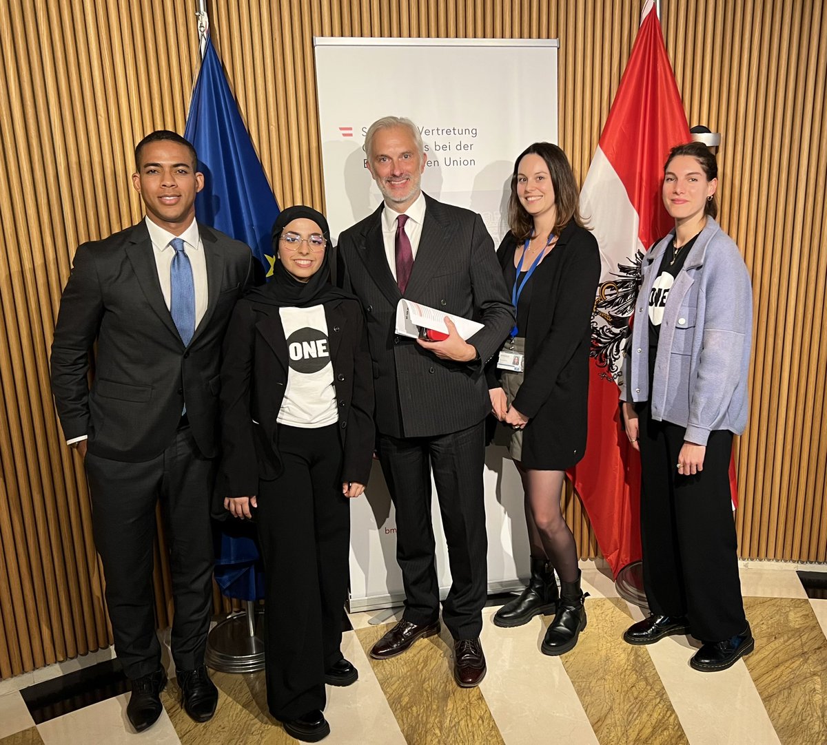 brandonjlocke's tweet photo. Thank you Ambassador @GSchusterschitz for a constructive conversation with #ONEActivists on tackling all fronts of the climate crisis. Really appreciate ๐ฆ๐นโs commitment to climate action & look forward to strong ๐ฆ๐น & ๐ช๐บ leadership at #COP27. https://t.co/TTxbtc9HfV