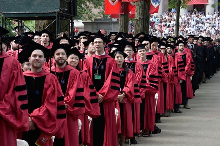 Most US professors are trained at same few elite universities by @AnnaNowo go.nature.com/3U3deeG